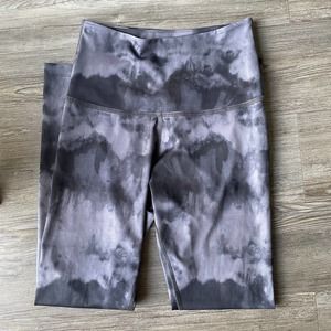Beyond Yoga Gray Lux Smoke Tie Dye Leggings